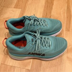 Hoka OneOne Bondi 7 size 8. Only worn twice! Wonderful condition!